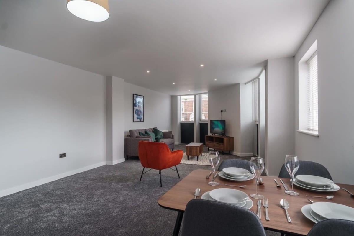 Apartment Modern 2 Bedroom In *